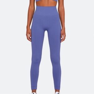 SET ACTIVE: sculpt flex leggings + bra in color “Snowcone blue”